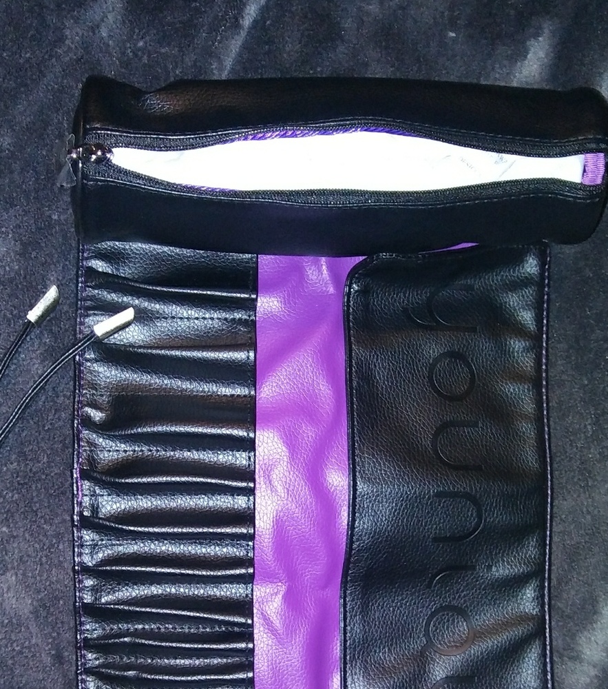 Younique Brush Roll *NEW*